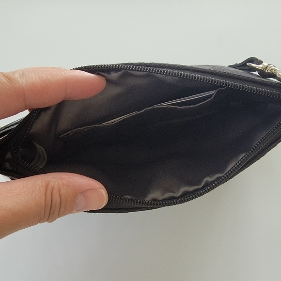 NWT Coach Wristlet with Classic Coach Logo - Picture 3 of 4